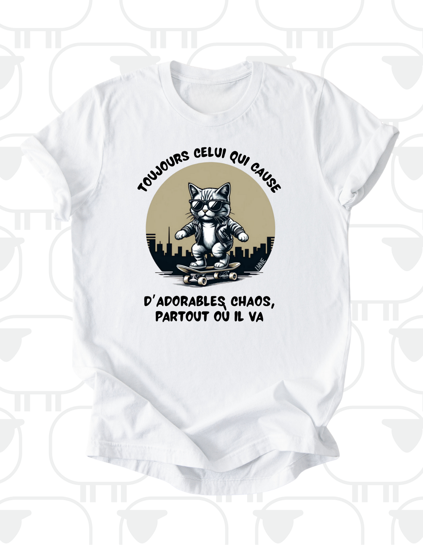 T-shirt Toujours celui qui cause d’adorables chaos, partout où il va