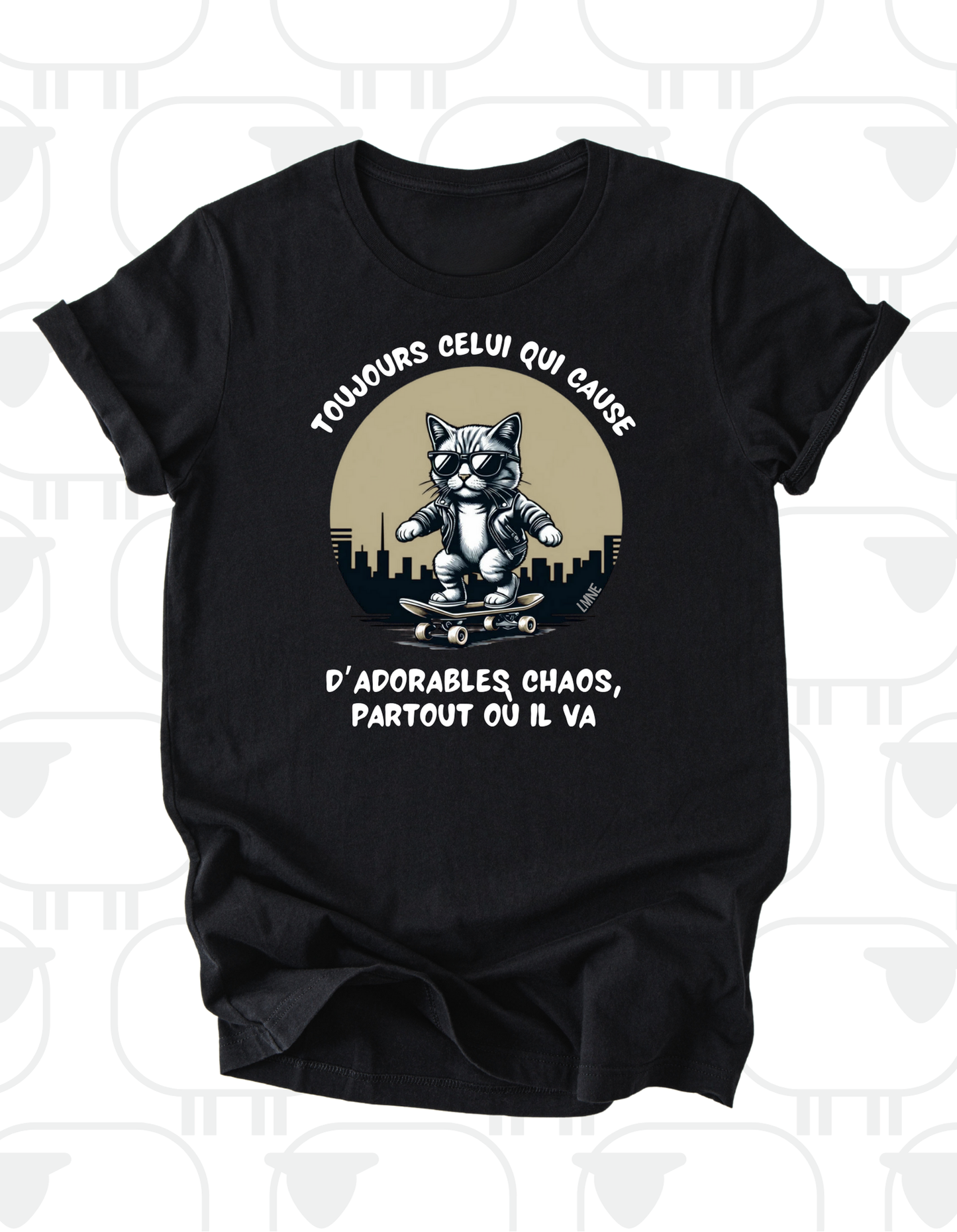 T-shirt Toujours celui qui cause d’adorables chaos, partout où il va